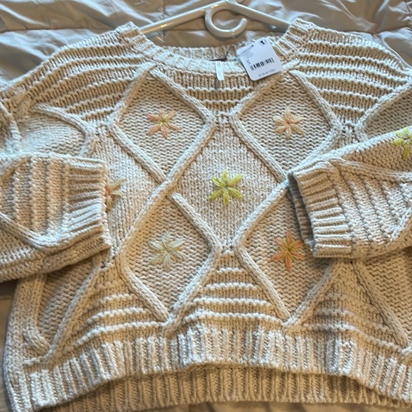 Free people Maise pullover. Perfect spring sweater - Picture 2 of 2